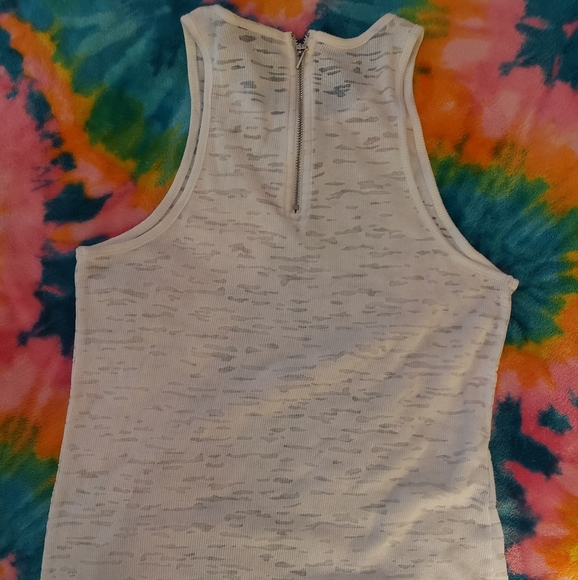 Great white tank by Mossimo. It's a few steps above that little white tank! - Picture 3 of 6